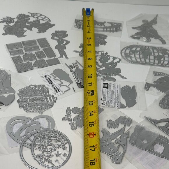 20 Thinlits Die Cuts Bundle Random Mix Characters Animals Holiday Scrapbooking - Picture 9 of 12